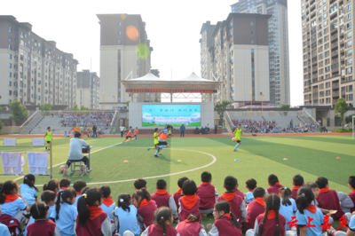 全國文明校園嘉魚縣實驗小學 墻磚生長文明年輪，書頁搖曳童真季風